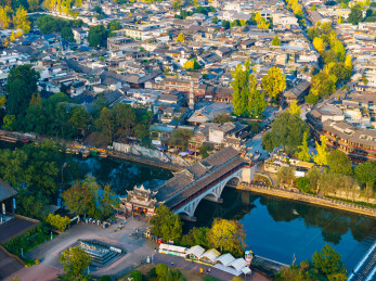 成都崇州街子古镇白昼日落航拍