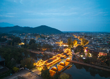 成都崇州街子古镇瑞龙桥和古镇全景夜景航拍