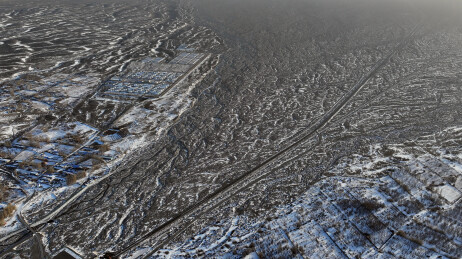 中国新疆哈密：雪舞银蛇绕天山，寒妆山麓展秀妍