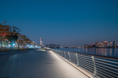 上海西安梦中心滨江步道夜景