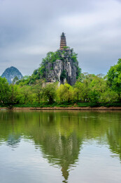 中国广西桂林穿山景区塔山风光