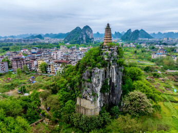 中国广西桂林穿山景区塔山航拍风光