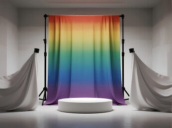 彩虹背景布与白色展台
