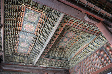 古建筑寺庙大殿天花特写
