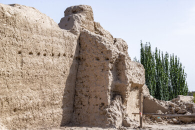 中国新疆莎车县的古城墙遗迹