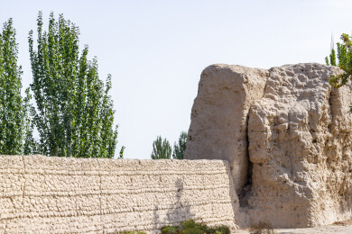 中国新疆莎车县的古城墙遗迹