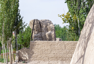 中国新疆莎车县的古城墙遗迹