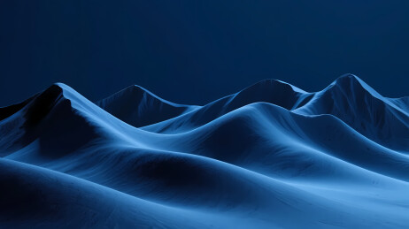 深蓝山峦与渐变夜空