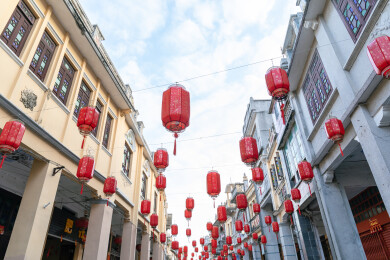 中国广东珠海市斗门区斗门旧街春节挂满灯笼