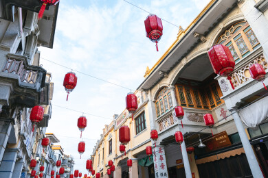 中国广东珠海市斗门区斗门旧街春节挂满灯笼