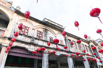 中国广东珠海市斗门区斗门旧街春节挂满灯笼