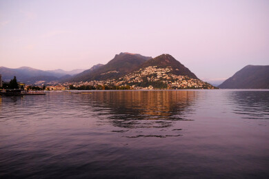 瑞士卢加诺湖畔小镇黄昏美景