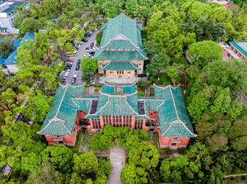 中国湖南长沙岳麓山湖南大学大礼堂航拍风光