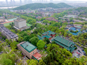 中国湖南长沙岳麓山湖南大学大礼堂航拍风光