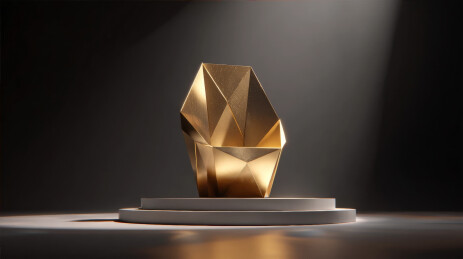 聚光灯下舞台上的金色低多边形沙发椅