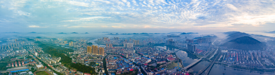航拍湖北咸宁赤壁市城市清晨风光