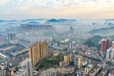 航拍湖北咸宁赤壁市城市清晨风光