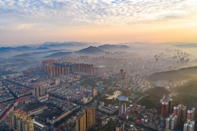 航拍湖北咸宁赤壁市城市清晨风光