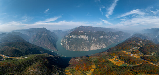 中国重庆巫山长江三峡巫峡红叶季