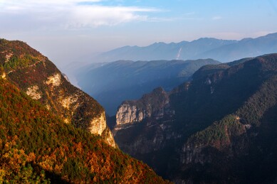 中国重庆巫山长江三峡巫峡红叶季