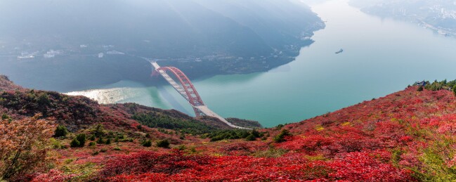 中国重庆巫山长江三峡巫峡红叶季