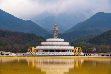 安徽九华山大愿文化园地藏圣像