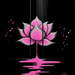 粉花绽黑枝映寂境漾锐柔光