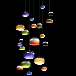 彩璃盏悬黑境绽绚光织幻韵