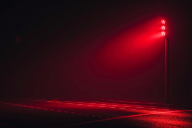 红色强光射灯照射图