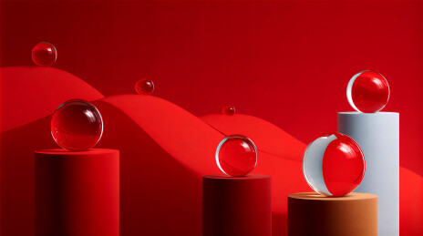 红色背景下的玻璃球与圆柱展示