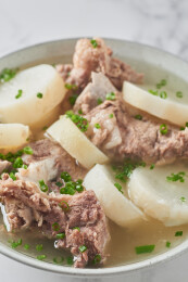 美味养生的经典猪尾骨萝卜汤