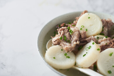 美味养生的经典猪尾骨萝卜汤