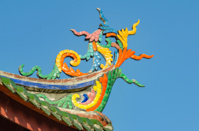 福建泉州开元寺屋檐上的剪瓷雕