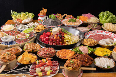 一大桌四川重庆麻辣牛油火锅吃火锅