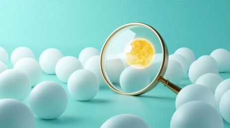 放大镜在白色球体中寻找独特的金球