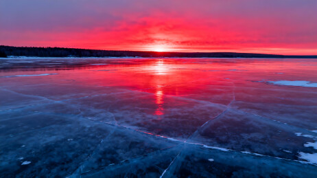 冰湖日落美景