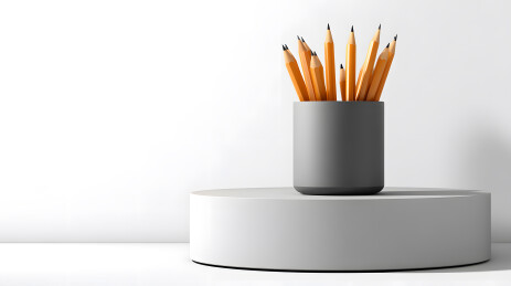 灰色笔筒中的铅笔静物展示