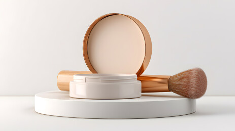 美妆粉饼、容器与化妆刷展示