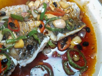 广东传统名菜豉汁蒸鲩鱼特写