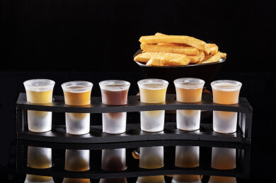  不同颜色日式小杯酒