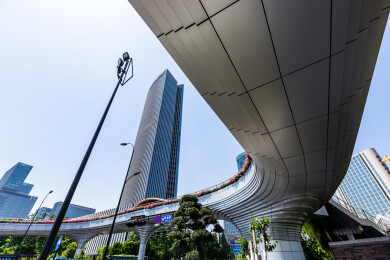 中国浙江杭州庆春东路树形天桥