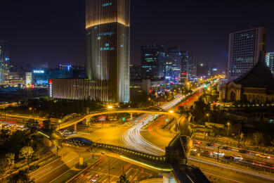 中国浙江杭州庆春东路树形天桥