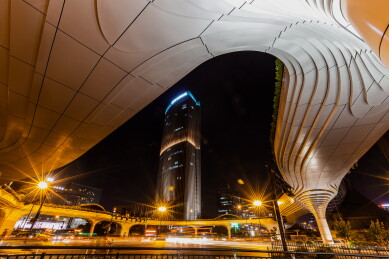 中国浙江杭州庆春东路树形天桥