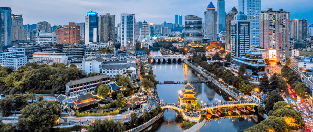 中国贵州贵阳甲秀楼航拍夜景
