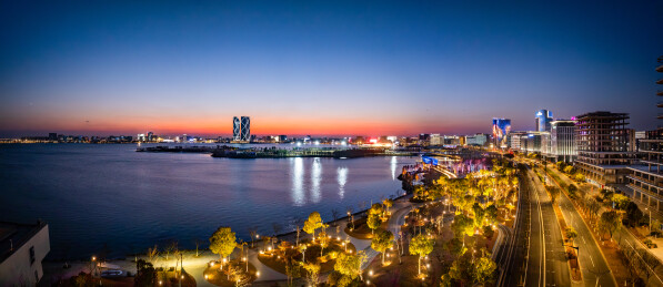 航拍上海临港新区滴水湖全景夜景