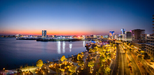航拍上海临港新区滴水湖全景夜景