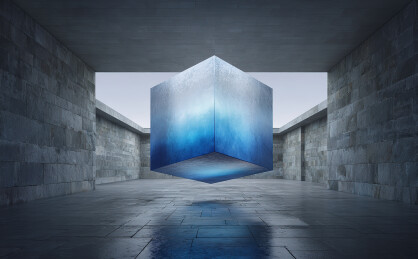 悬浮蓝色立方体的石廊