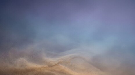 沙尘暴席卷天空的壮观景象