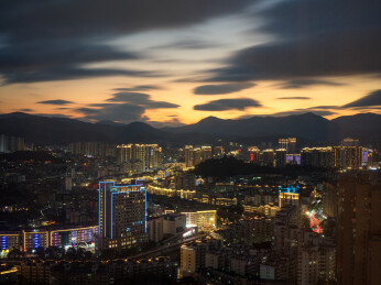 福建省泉州市德日落城市夜景