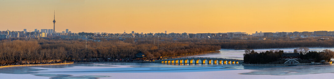 冬至日颐和园十七孔桥 “金光穿洞” 景观